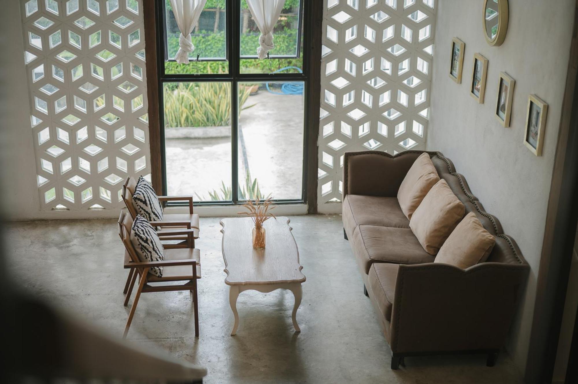 White Wall Riverfront Hotel Kamphaeng Phet Exterior photo